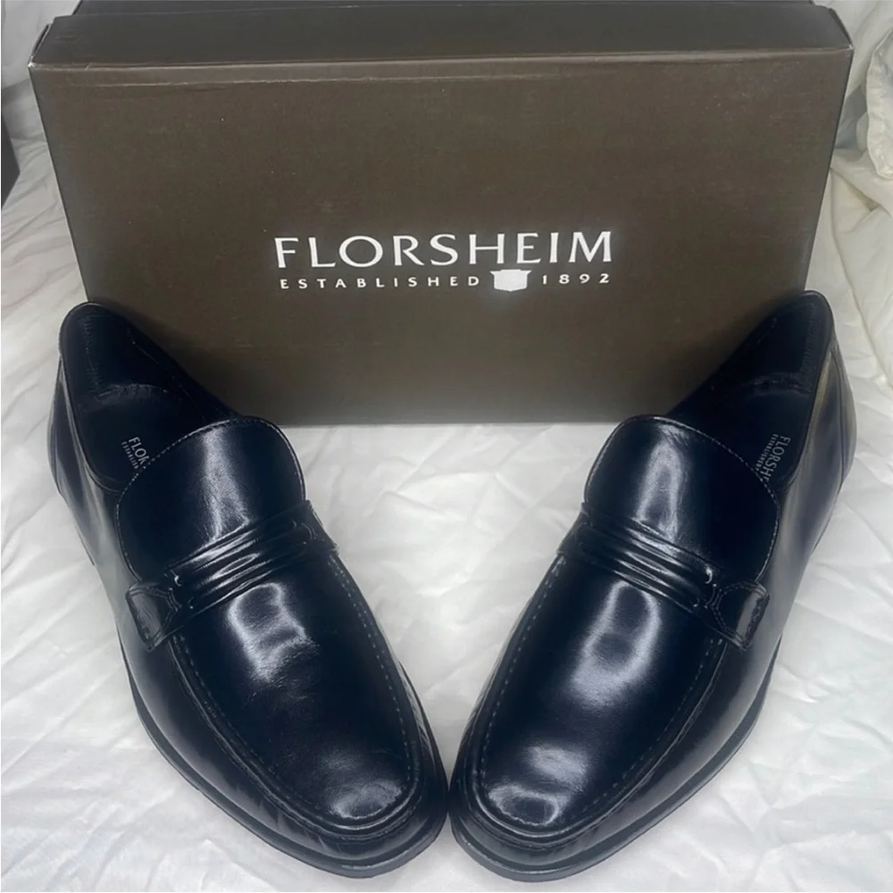 NWT Florsheim Como Black Slip On Loafer. Size 11 1/2 D
